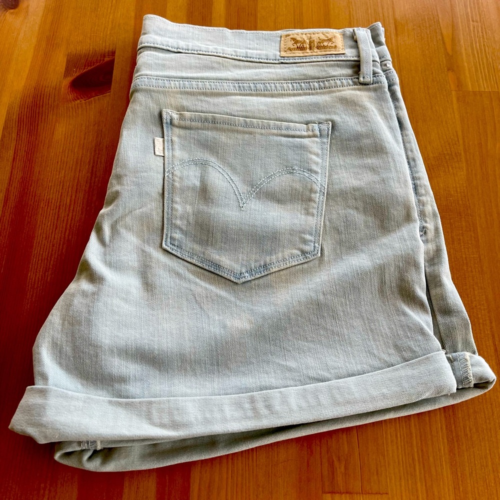 Levi’s Shorts NWOT - size 12/31